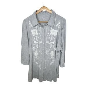 Caite Floral Embroidered Top Size 3X Roll Tab Sleeves Button Up Gray White
